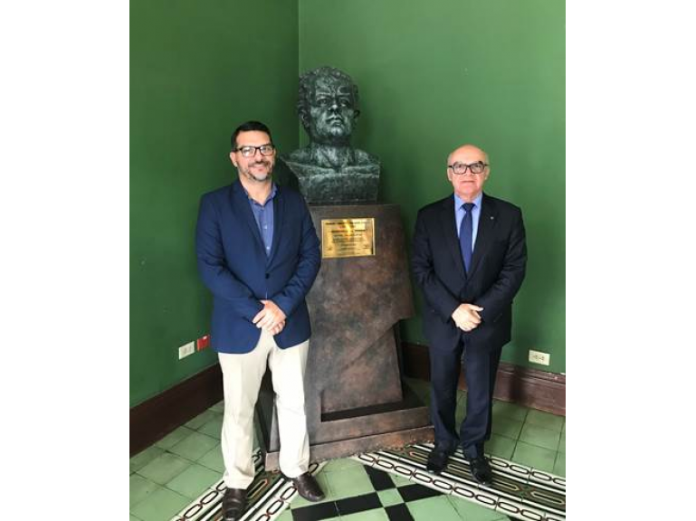 Sobre la reunión del Embajador con el Director del Teatro Popular Melico Salazar