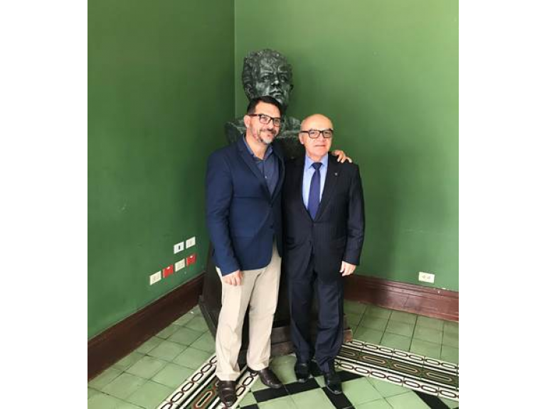 Sobre la reunión del Embajador con el Director del Teatro Popular Melico Salazar