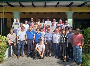 Reunión con los graduados de las universidades rusas Reunión con los graduados de las universidades rusas
