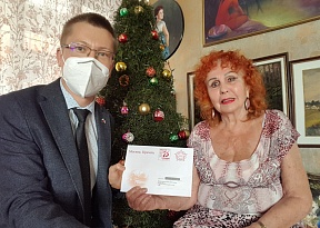 Sobre la entrega de la carta de felicitación del Presidente de Rusia Vladimir Putin a la residente de Leningrado sitiado