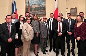 Reunión del Embajador con parlamentarios costarricenses